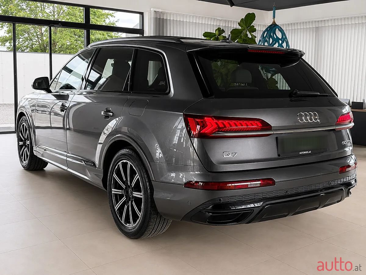 2021' Audi Q7 photo #3