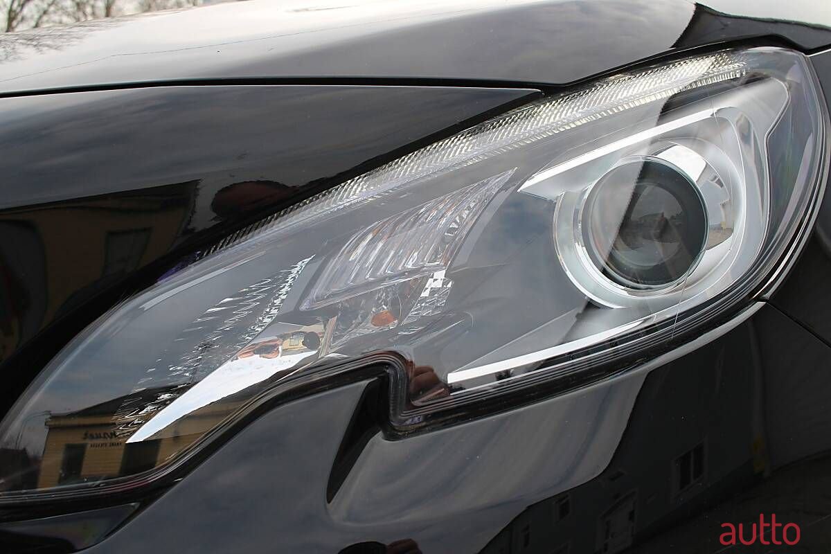 2019' Peugeot 2008 photo #3