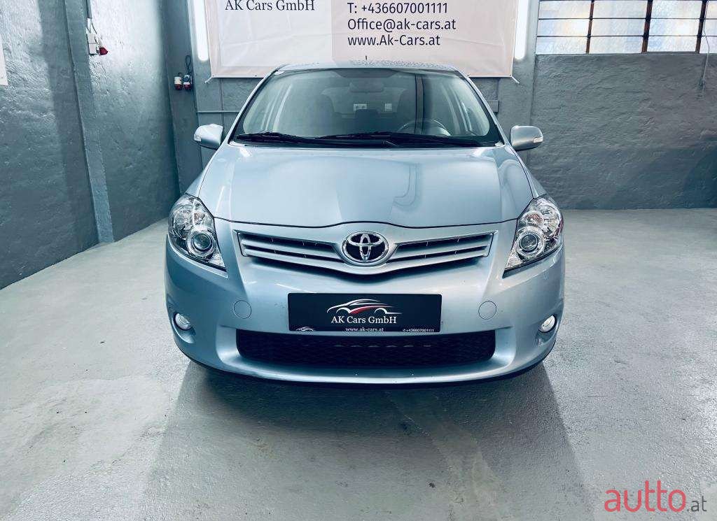 2010' Toyota Auris photo #4