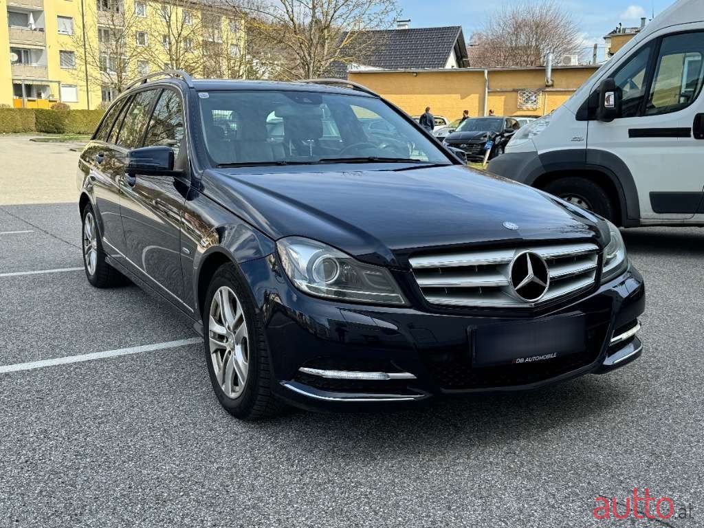 2011' Mercedes-Benz C-Klasse photo #1