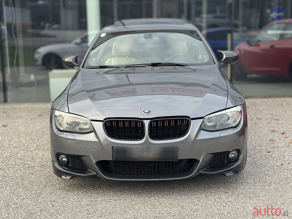 2011' BMW 3Er-Reihe photo #2
