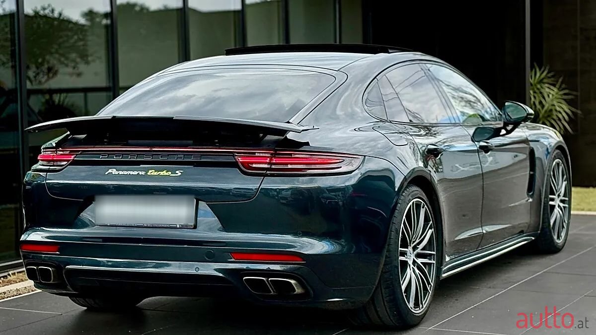 2018' Porsche Panamera photo #6
