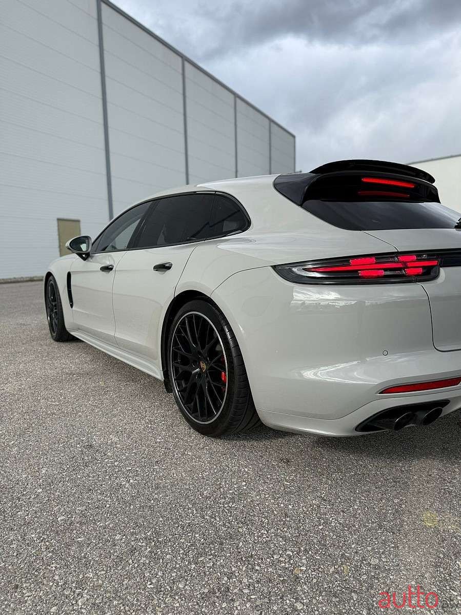 2018' Porsche Panamera photo #5