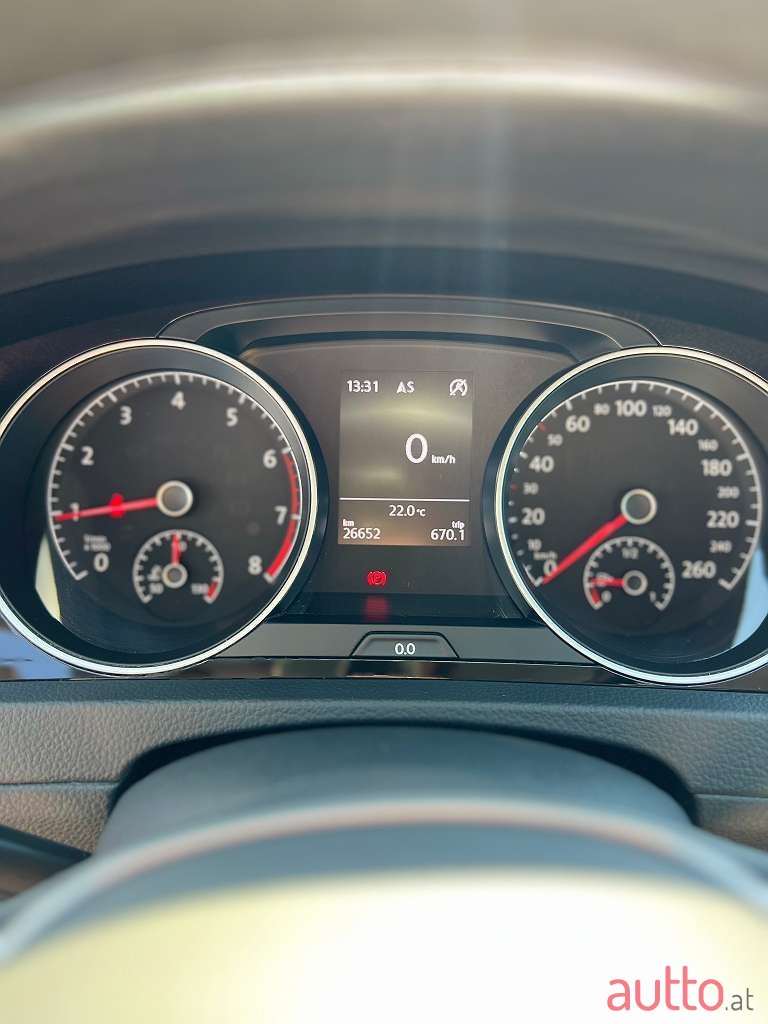 2019' Volkswagen Golf photo #6