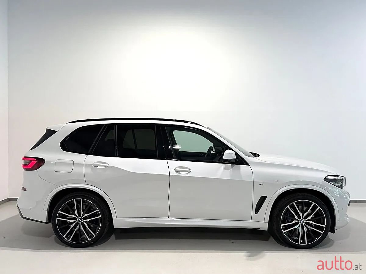2020' BMW X5 photo #2