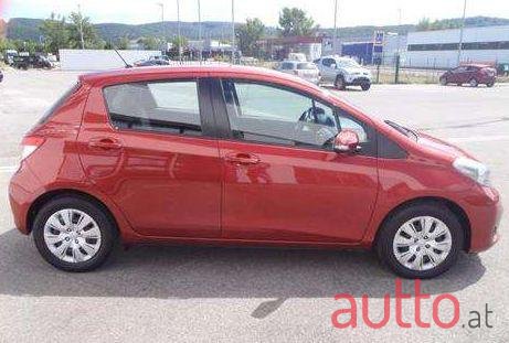 2013' Toyota Yaris photo #2