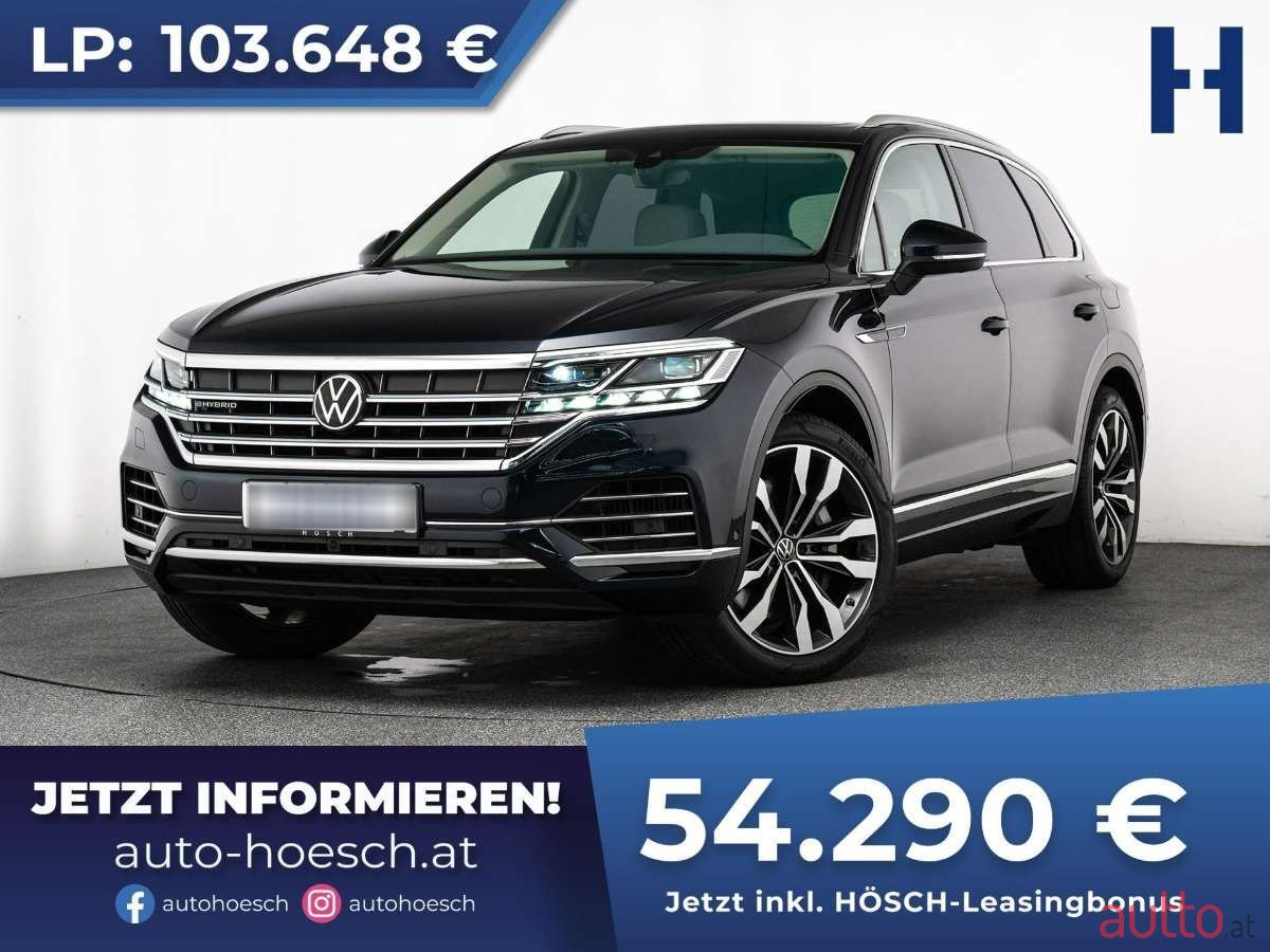 2022' Volkswagen Touareg photo #1