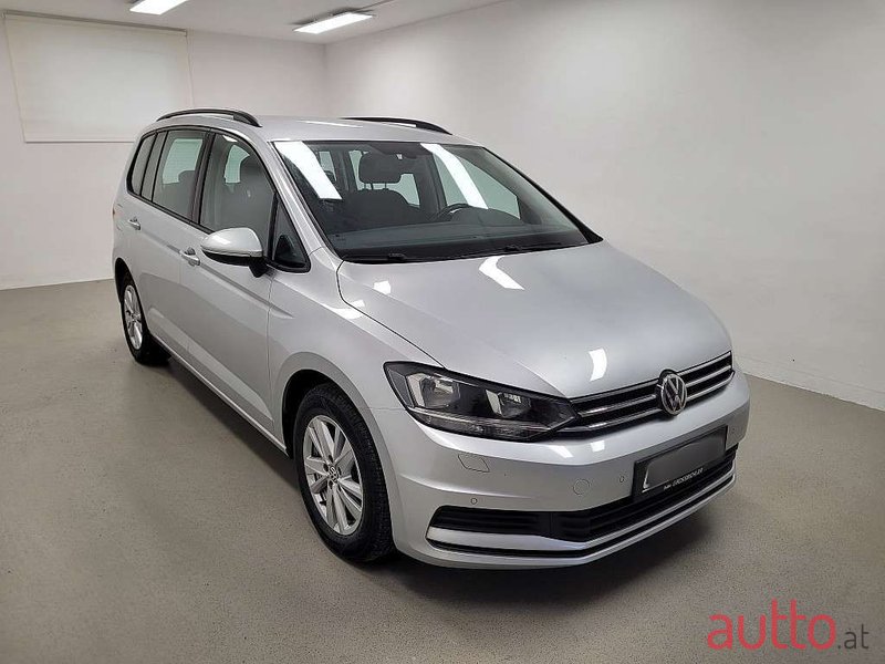 2019' Volkswagen Touran photo #6