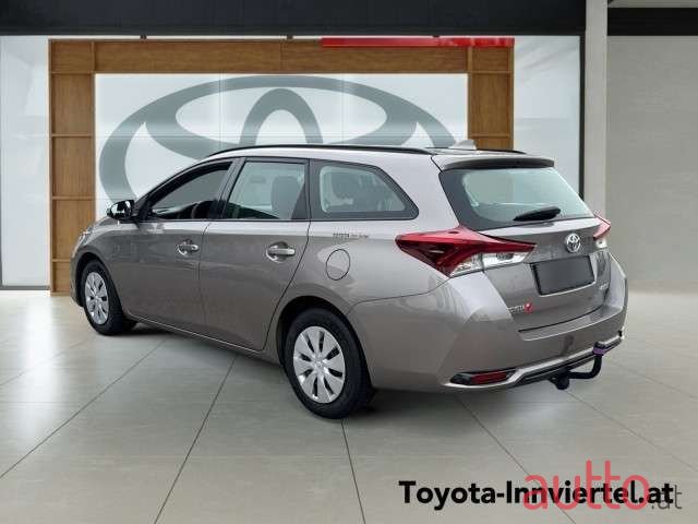 2016' Toyota Auris photo #2