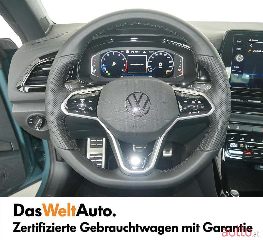 2023' Volkswagen T-Roc photo #5