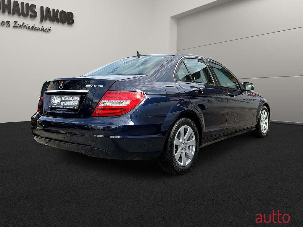 2013' Mercedes-Benz C-Klasse photo #2