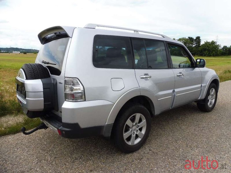 2008' Mitsubishi Pajero photo #6