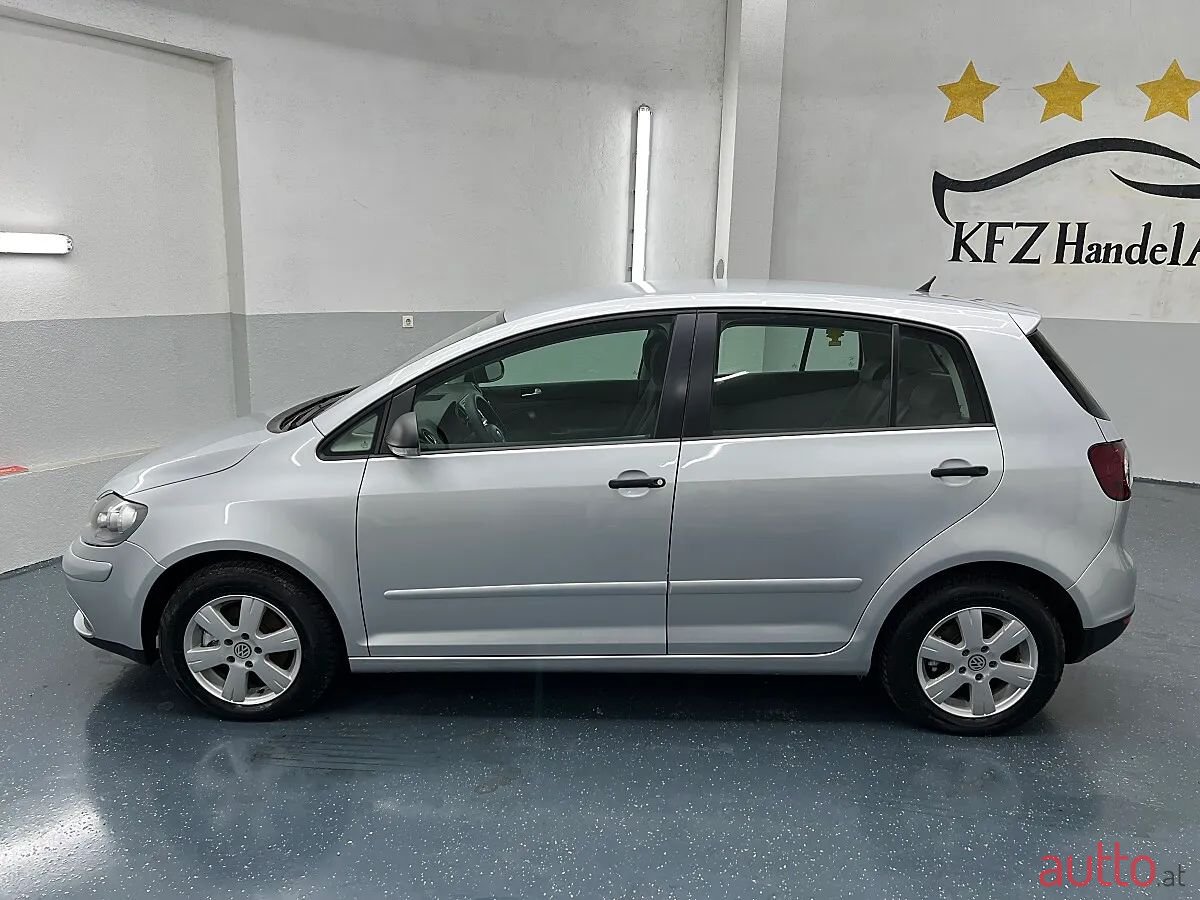 2006' Volkswagen Golf photo #2