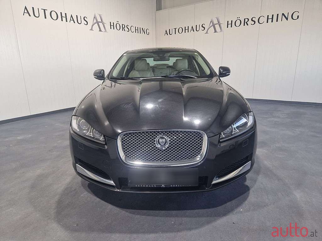 2012' Jaguar XF photo #2