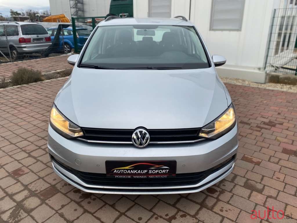 2018' Volkswagen Touran photo #2