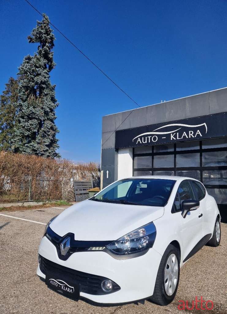 2013' Renault Clio photo #2