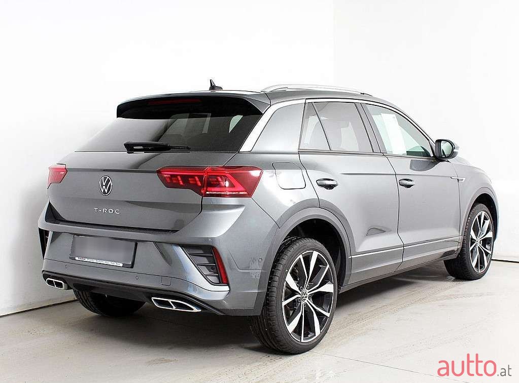 2023' Volkswagen T-Roc photo #2