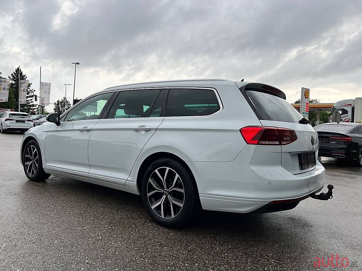 2022' Volkswagen Passat photo #5