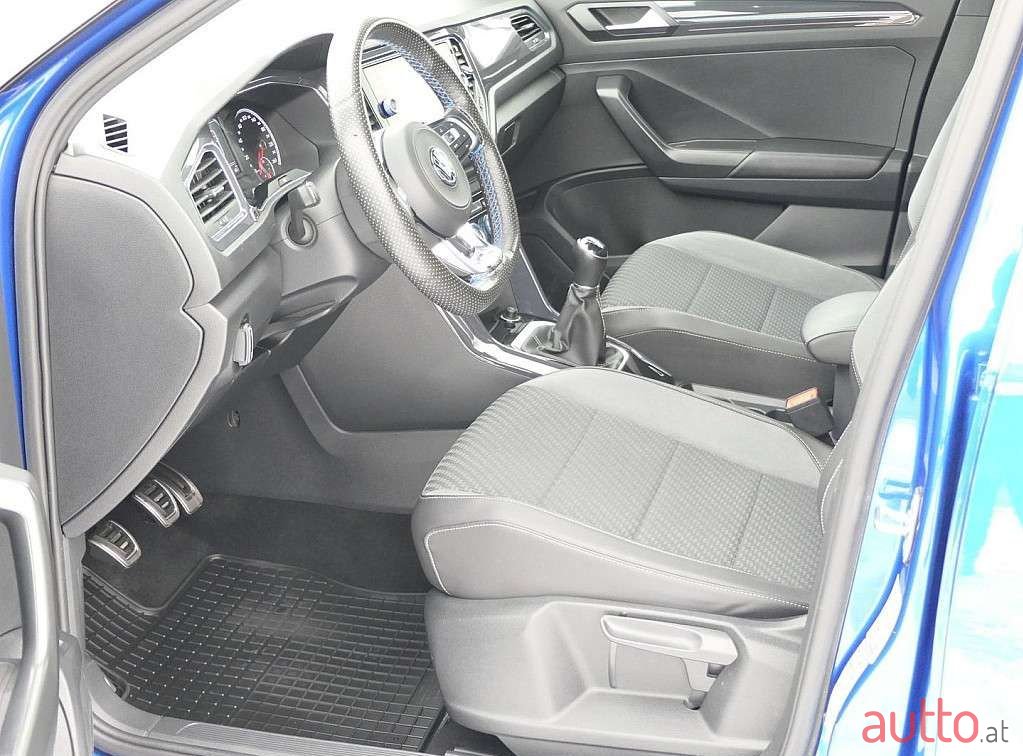 2019' Volkswagen T-Roc photo #6