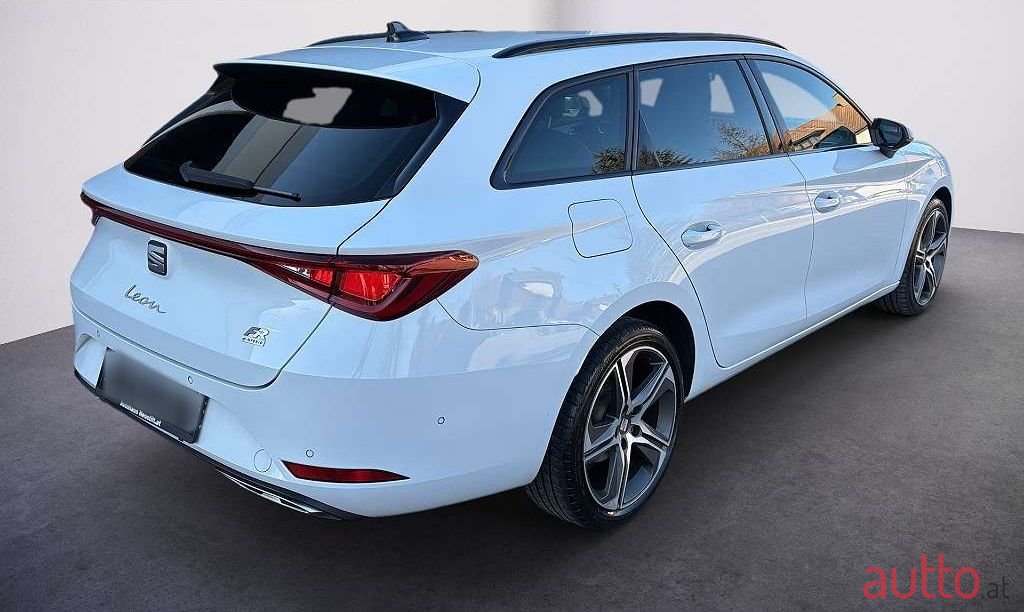 2021' SEAT Leon photo #3
