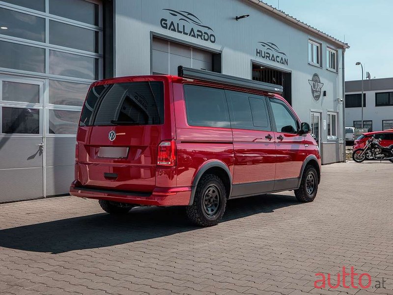 2018' Volkswagen Multivan photo #3