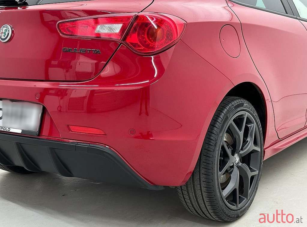 2019' Alfa Romeo Giulietta photo #6
