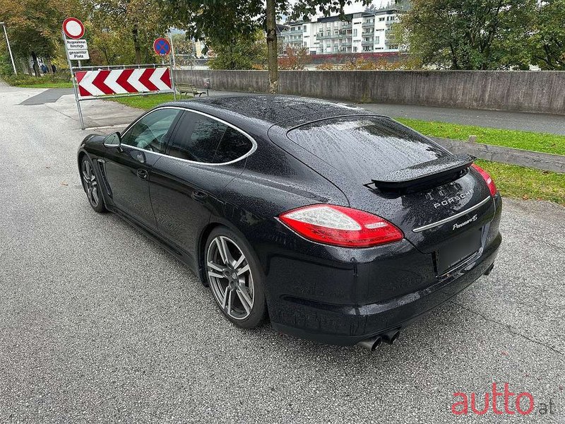 2010' Porsche Panamera photo #3