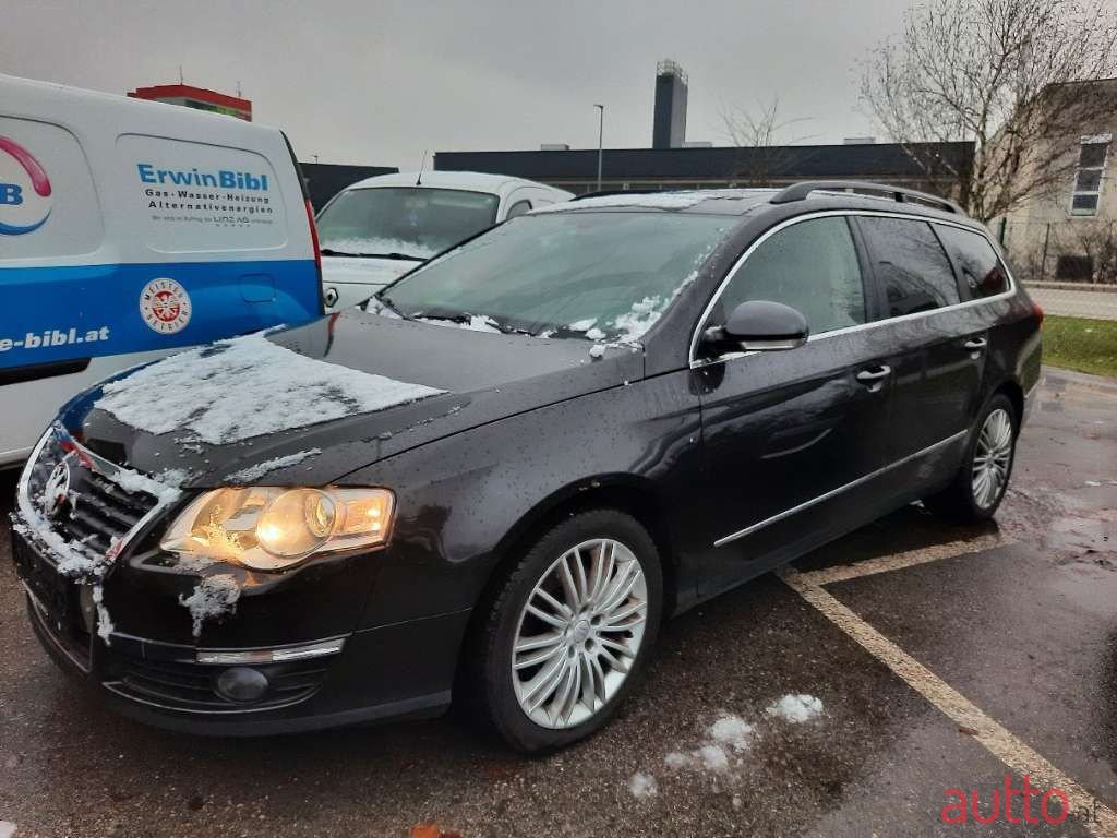 2010' Volkswagen Passat photo #2