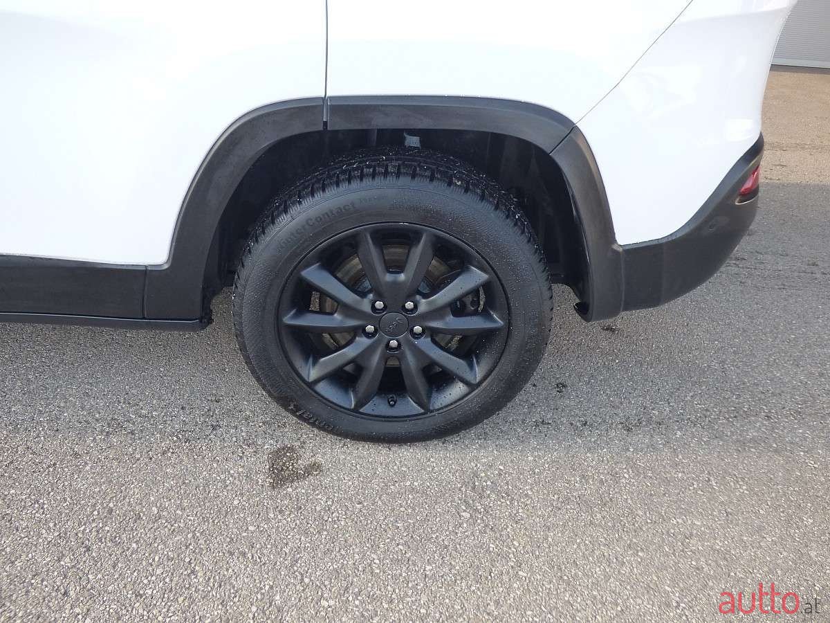 2016' Jeep Cherokee photo #5