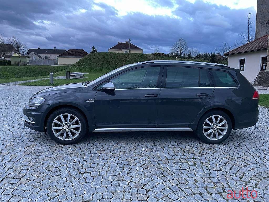 2016' Volkswagen Golf photo #5