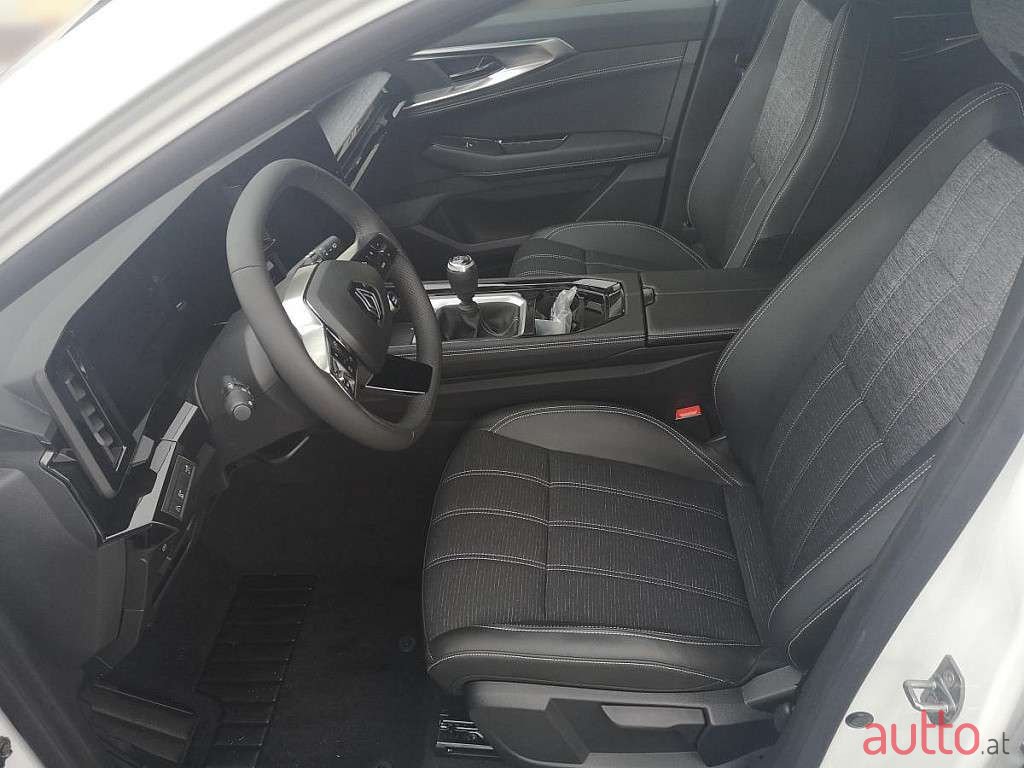 2023' Renault Austral photo #5