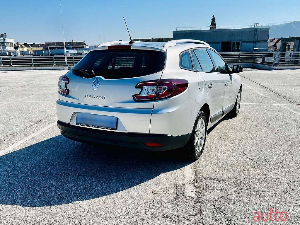 2011' Renault Megane photo #6
