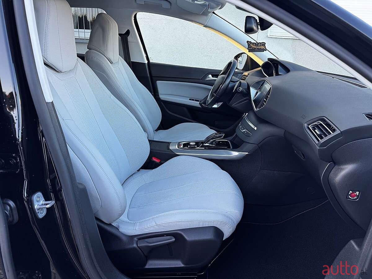 2020' Peugeot 308 photo #3