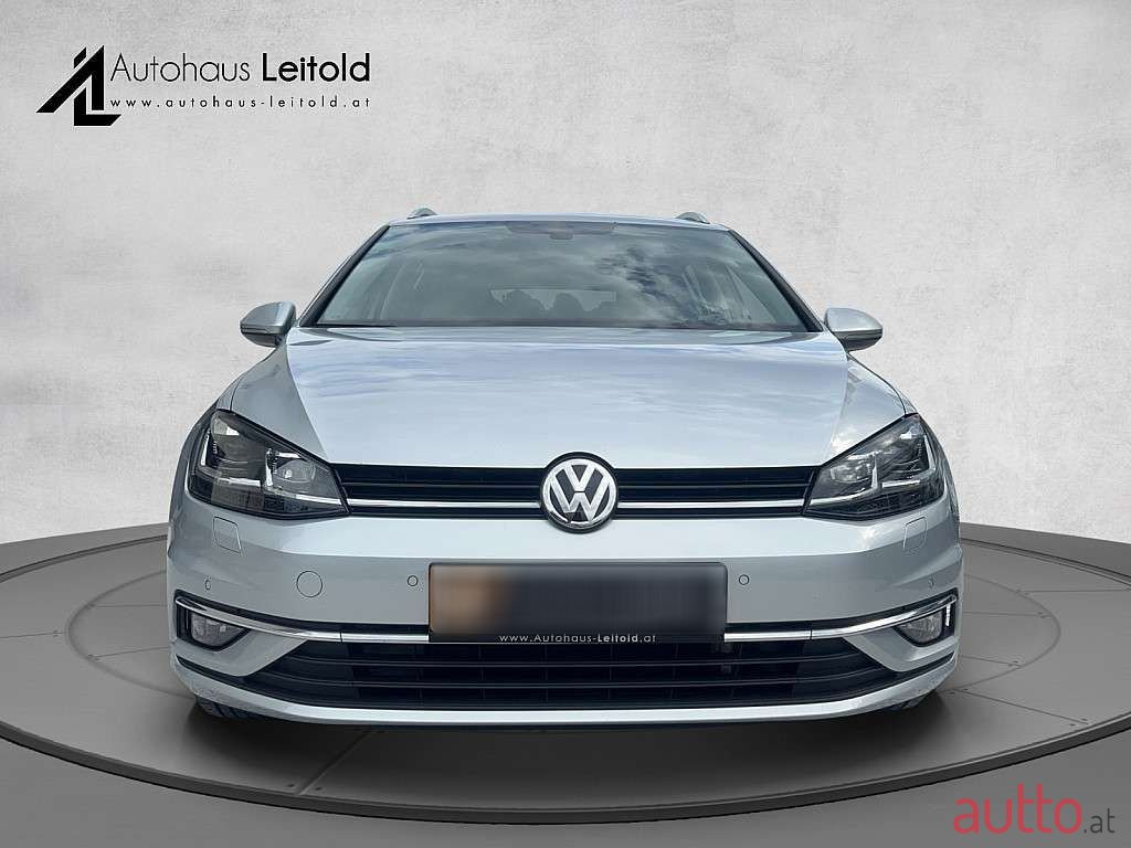 2019' Volkswagen Golf photo #2