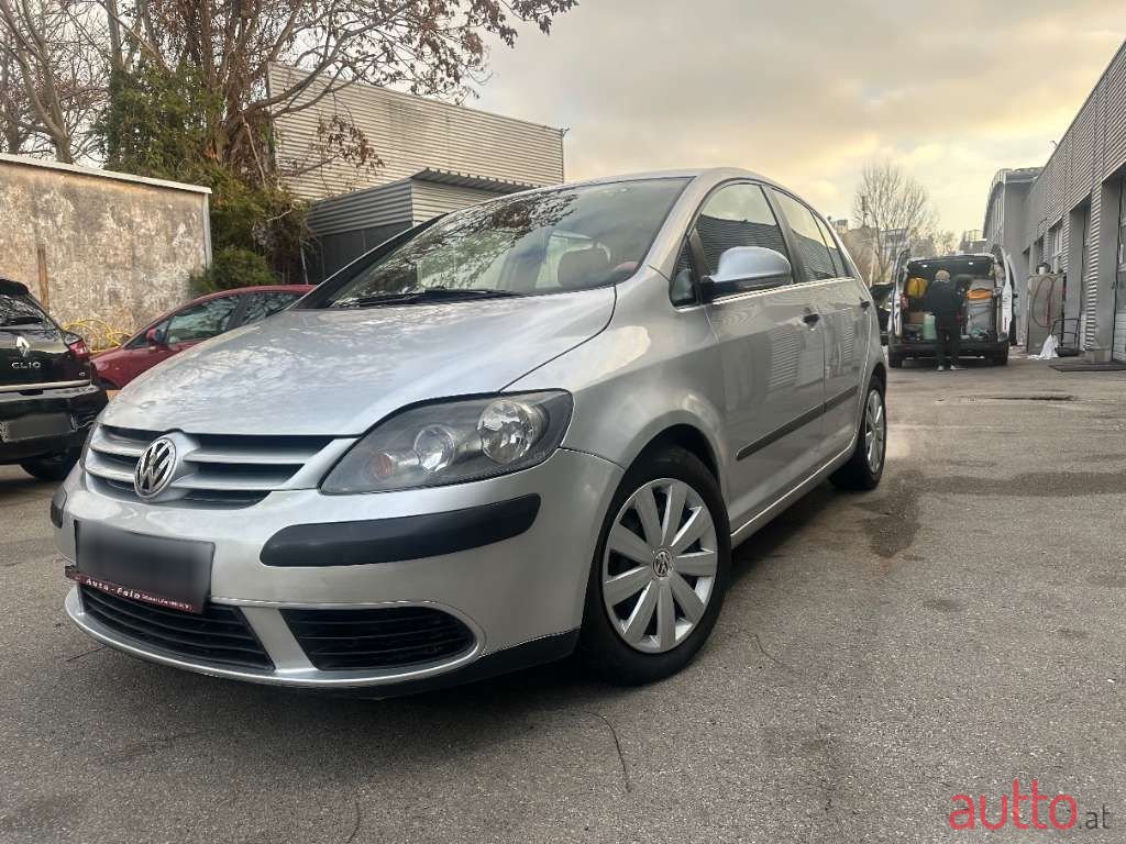 2006' Volkswagen Golf photo #1