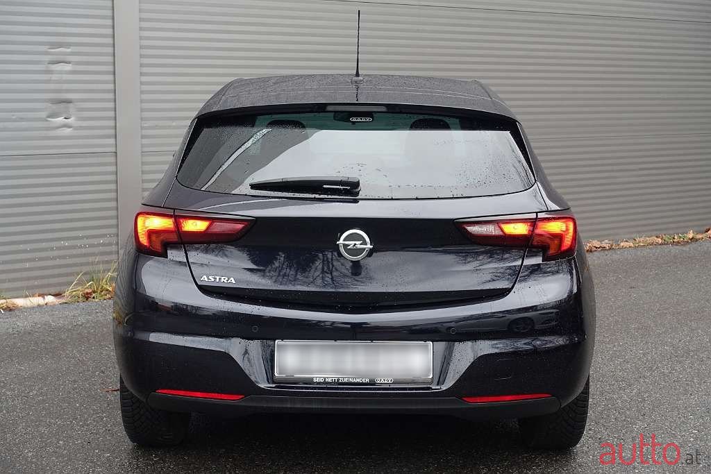 2018' Opel Astra photo #5