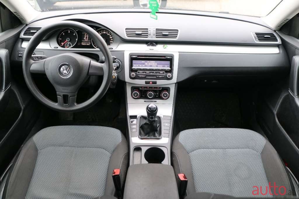 2013' Volkswagen Passat photo #6