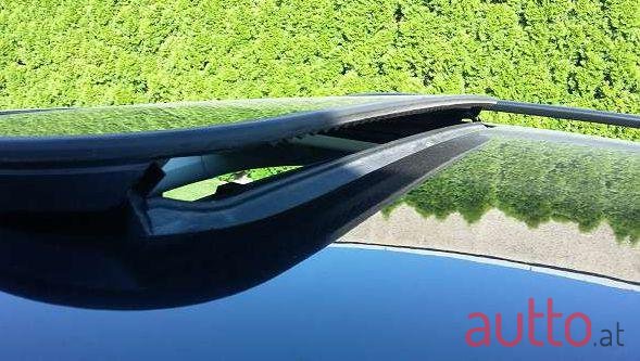 2005' Volkswagen Touran photo #3