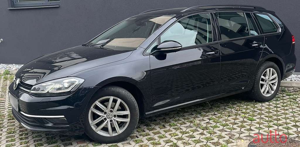 2019' Volkswagen Golf photo #3