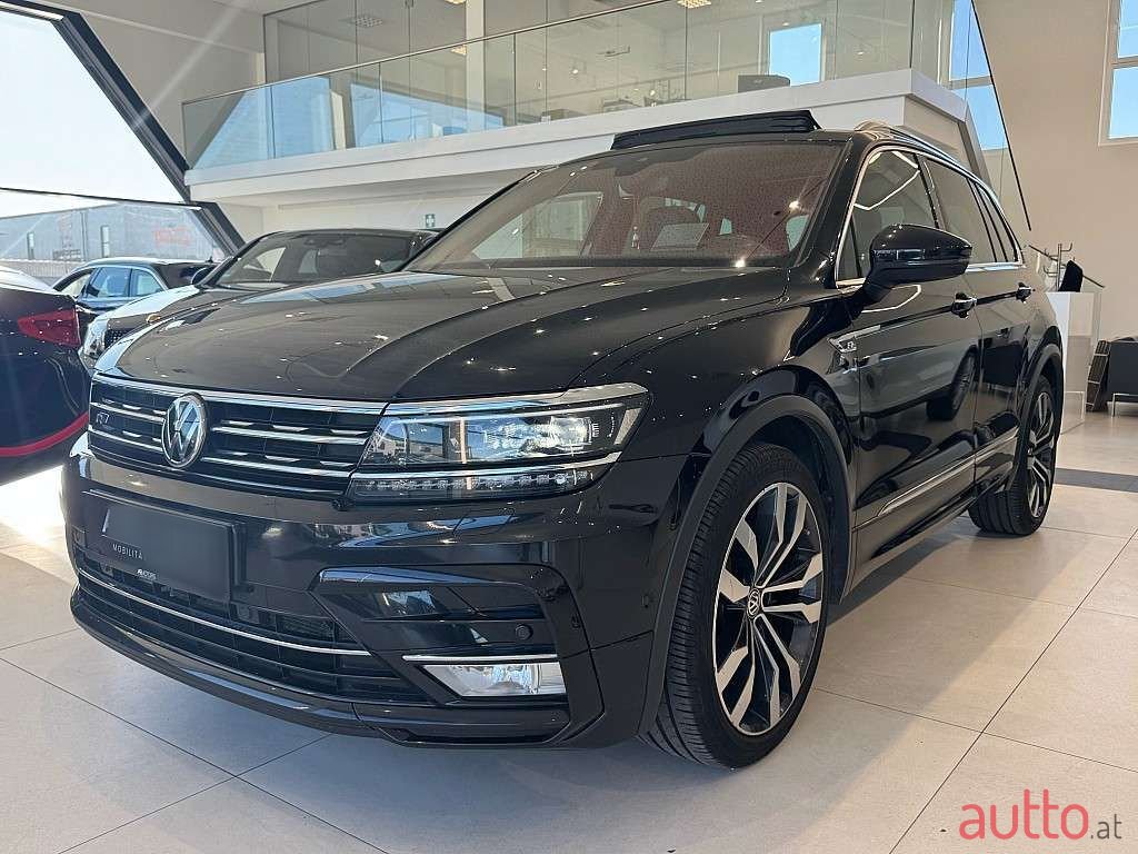 2017' Volkswagen Tiguan photo #1