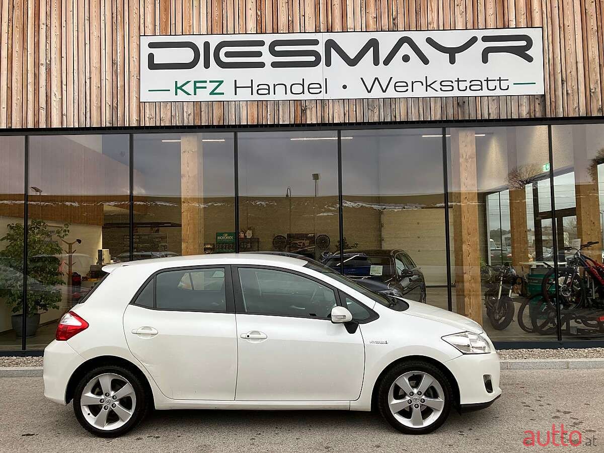 2010' Toyota Auris photo #6