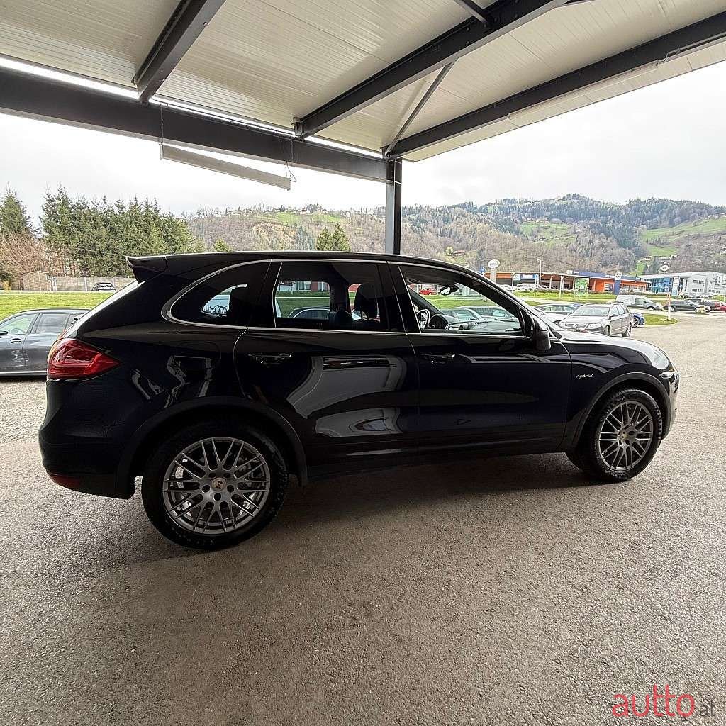 2013' Porsche Cayenne photo #5