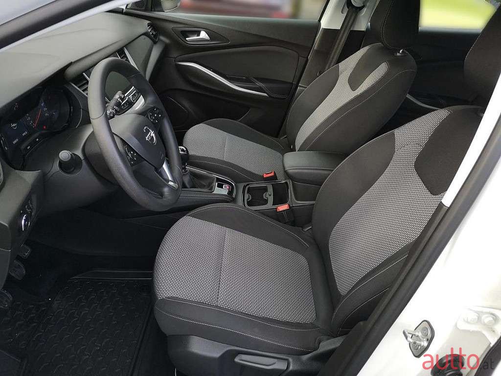 2020' Opel Grandland X photo #5