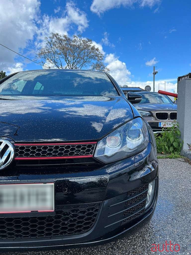 2009' Volkswagen Golf photo #5