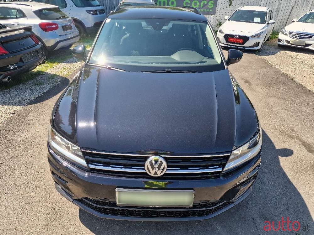 2017' Volkswagen Tiguan photo #5