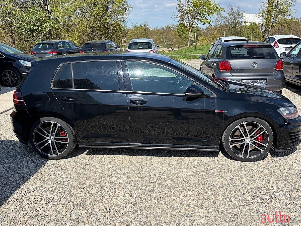 2016' Volkswagen Golf photo #3