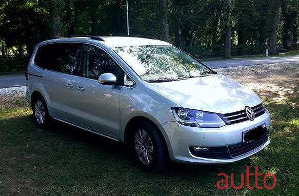 2011' Volkswagen Sharan photo #1