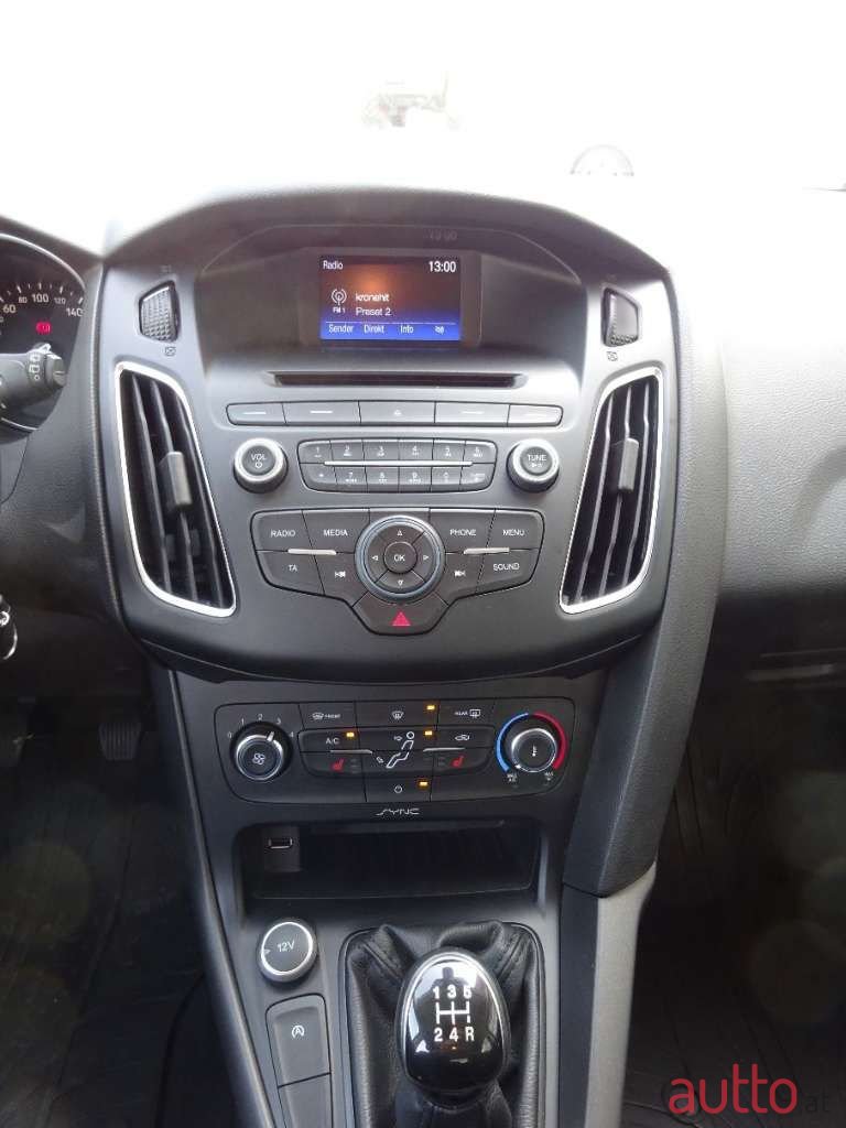 2016' Ford Focus photo #6