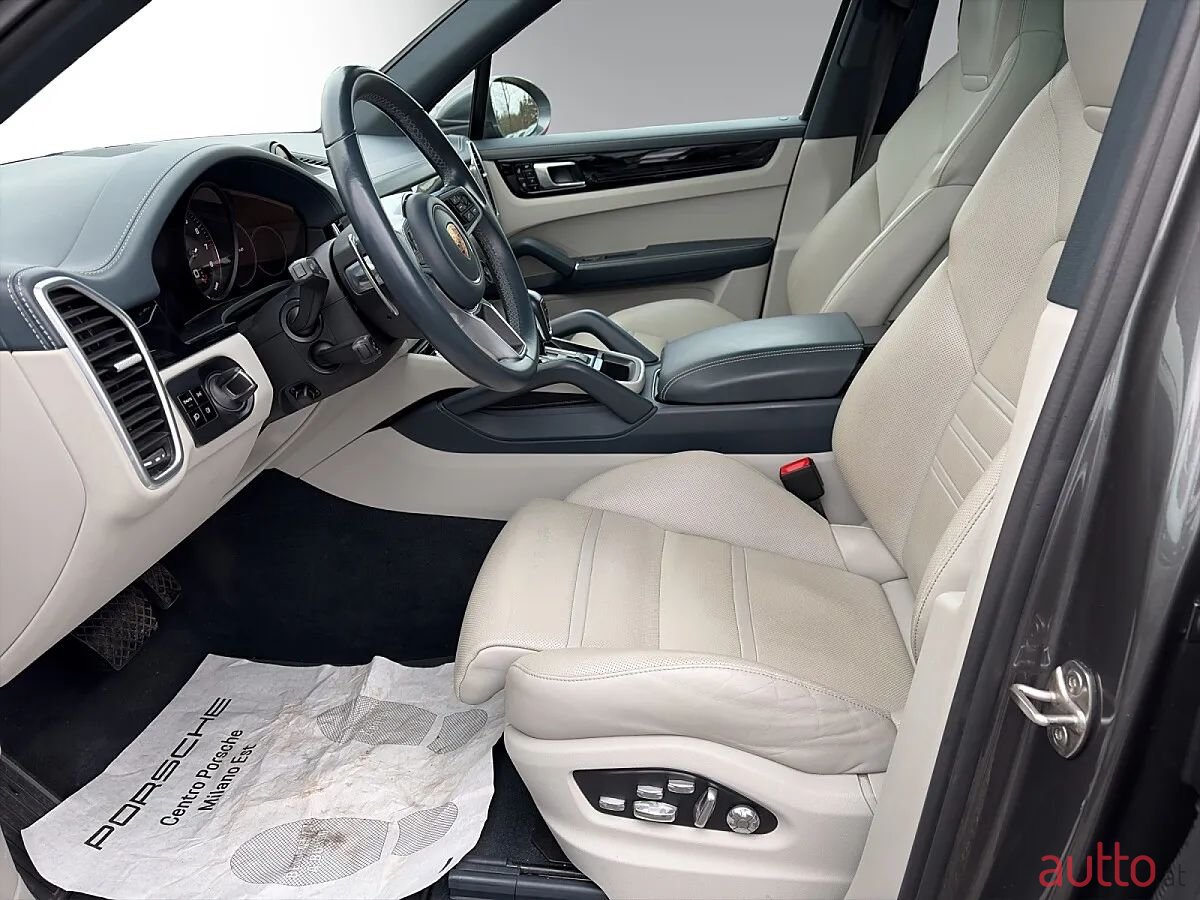 2021' Porsche Cayenne photo #6