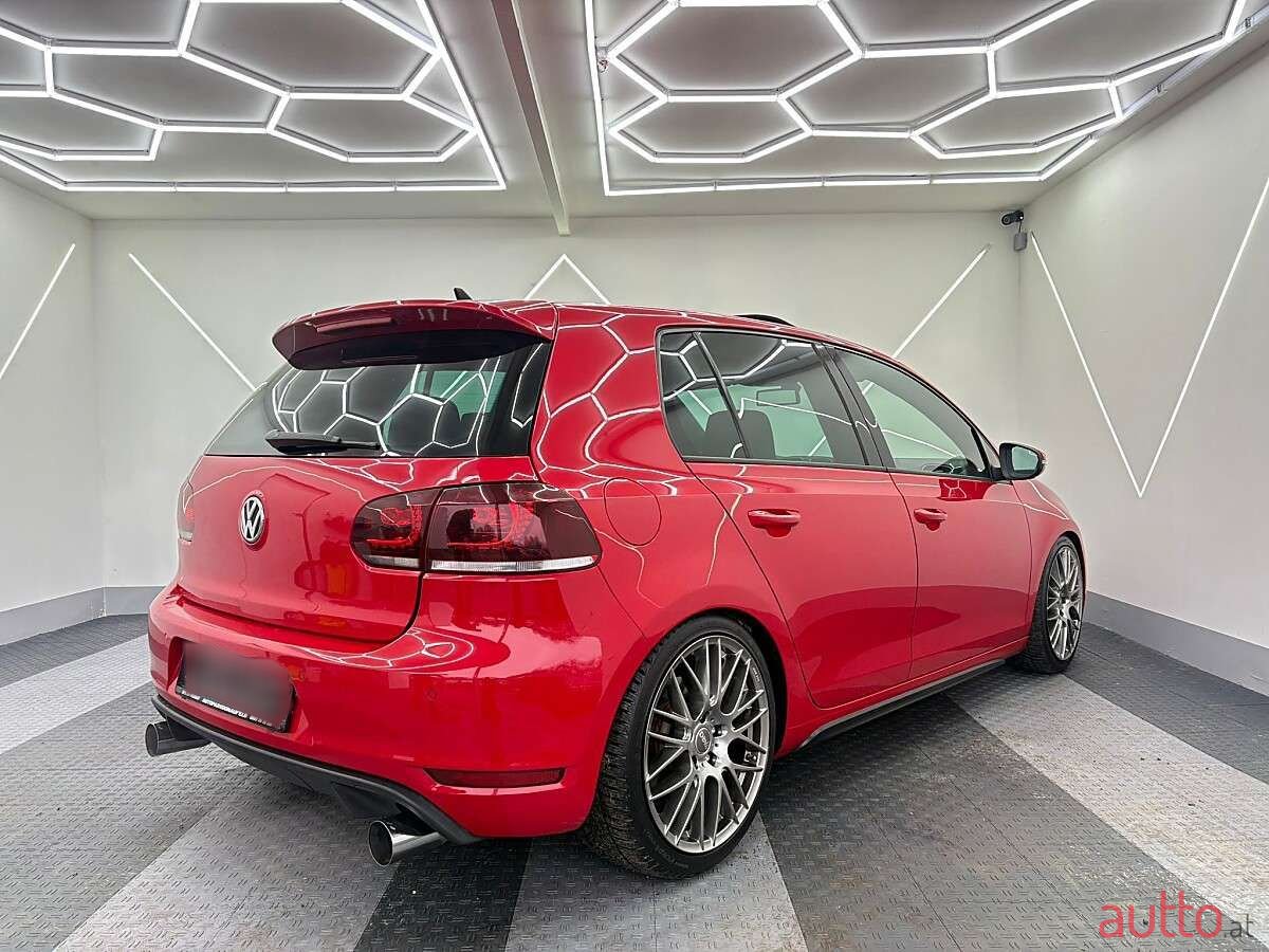 2010' Volkswagen Golf photo #4